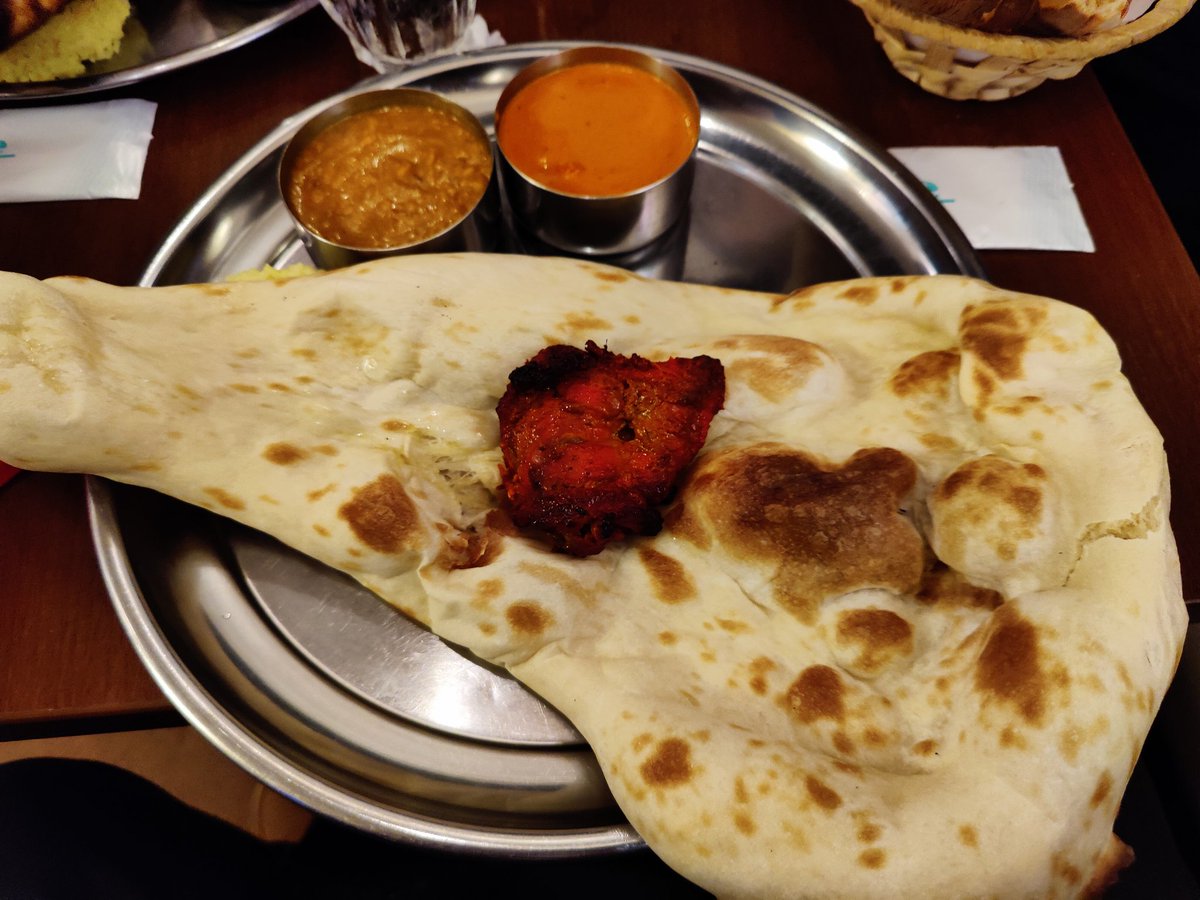 Zhengguan's tweet photo. I like to know why, that naan, in every other country that I've been to, is always HUGE AF. But naans in Malaysia is really XXXS in comparison. Why. WHYYYYYY
#NaanIssues
#BigBread https://t.co/jU72adqOej