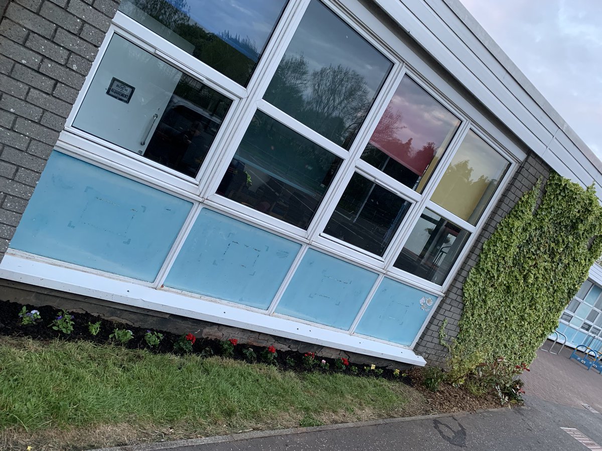 MacClare4's tweet photo. @KirkhillPS Well done to everyone helping in the school garden over the weekend, it looks amazing! K went shopping for plants as she had an idea of planting the school house colours along the front of the building, it looks fab! 🔴🔵🟡🟢 #kpsgardening #proudkps https://t.co/3aUjgjBtvT
