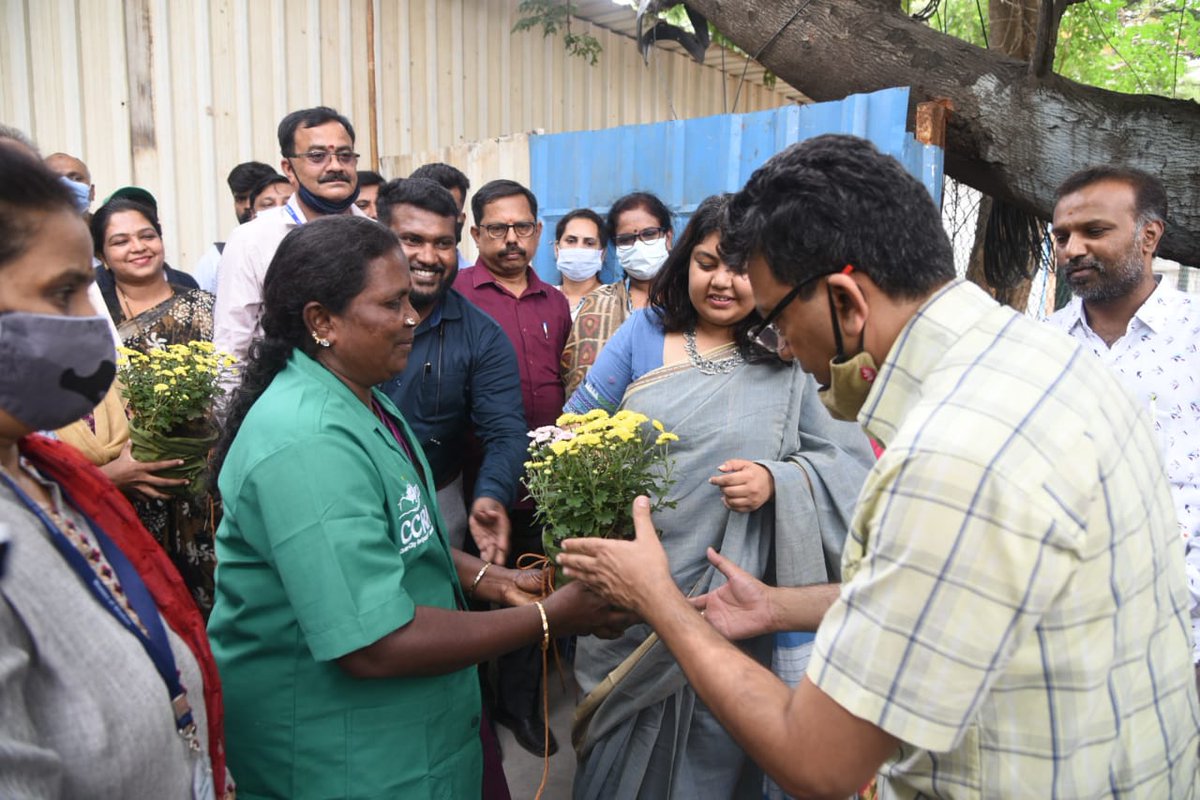 Tushar Giri Nath IAS (@bbmpcomm) on Twitter photo ಜಯನಗರ ವಿಧಾನಸಭಾ ಕ್ಷೇತ್ರದ ವ್ಯಾಪ್ತಿಯಲ್ಲಿ ನಿರ್ಮಿಸಿರುವ ಒಣತ್ಯಾಜ್ಯ ಸಂಗ್ರಹಣಾ ಕೇಂದ್ರವನ್ನು ಉದ್ಘಾಟಿಸಲಾಯಿತು.
#BBMPCares <a href="/CMofKarnataka/">CM of Karnataka</a> <a href="/BSBommai/">Basavaraj S Bommai</a> <a href="/BBMPAdmn/">Tushar Giri Nath, IAS</a> <a href="/KarnatakaVarthe/">DIPR Karnataka</a> <a href="/Sowmyareddyr/">Sowmya | ಸೌಮ್ಯ</a> ಜಯನಗರ ವಿಧಾನಸಭಾ ಕ್ಷೇತ್ರದ ವ್ಯಾಪ್ತಿಯಲ್ಲಿ ನಿರ್ಮಿಸಿರುವ ಒಣತ್ಯಾಜ್ಯ ಸಂಗ್ರಹಣಾ ಕೇಂದ್ರವನ್ನು ಉದ್ಘಾಟಿಸಲಾಯಿತು.
#BBMPCares <a href="/CMofKarnataka/">CM of Karnataka</a> <a href="/BSBommai/">Basavaraj S Bommai</a> <a href="/BBMPAdmn/">Tushar Giri Nath, IAS</a> <a href="/KarnatakaVarthe/">DIPR Karnataka</a> <a href="/Sowmyareddyr/">Sowmya | ಸೌಮ್ಯ</a>