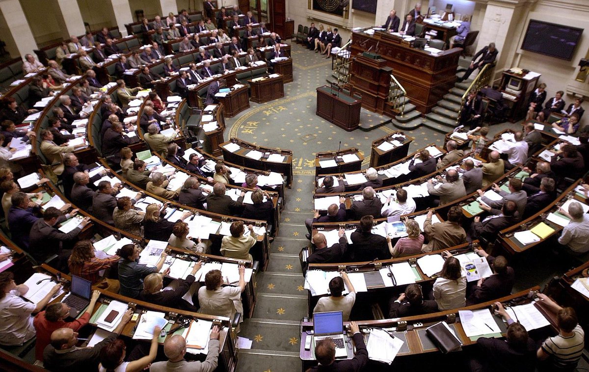 anders_partij's tweet photo. 20 jaar geleden werd de euthanasiewet onder liberale impuls goedgekeurd in het parlement.

Zo kregen mensen die ondraaglijk en uitzichtloos lijden het recht op een waardig levenseinde.

Vandaag willen wij dit recht uitbreiden voor bv. mensen met dementie: https://t.co/xv2zZtofKF https://t.co/unMCU1uquX