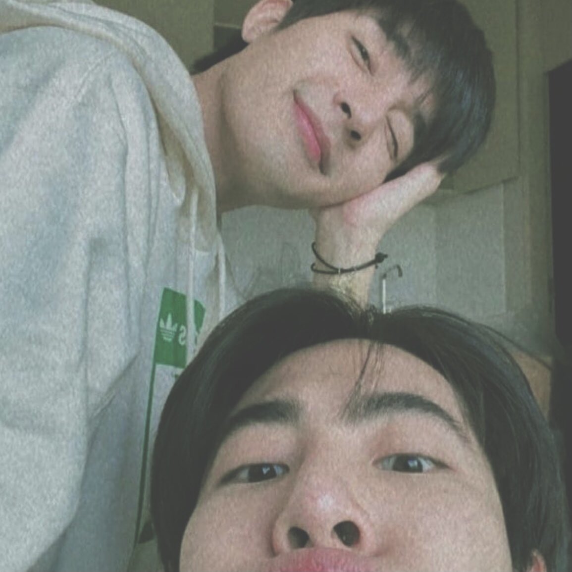 Rb8352's tweet photo. หนูก็ชอบอยู่คนเดียวมาตลอดนะคะ ไม่เคยเปลี่ยน คนเดียว และคนเดิม 🥶❤️🌹 #หนูชอบอยู่คนเดียวค้า #เอิร์ทมิกซ์ https://t.co/6b6aZxcUFt