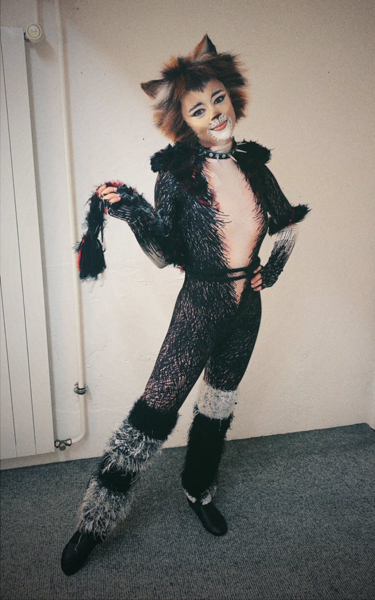 lottiestephenss's tweet photo. Living a dream !!!
Musical debut in @CatsMusical 🥲💛 https://t.co/58SHL0d8Ju