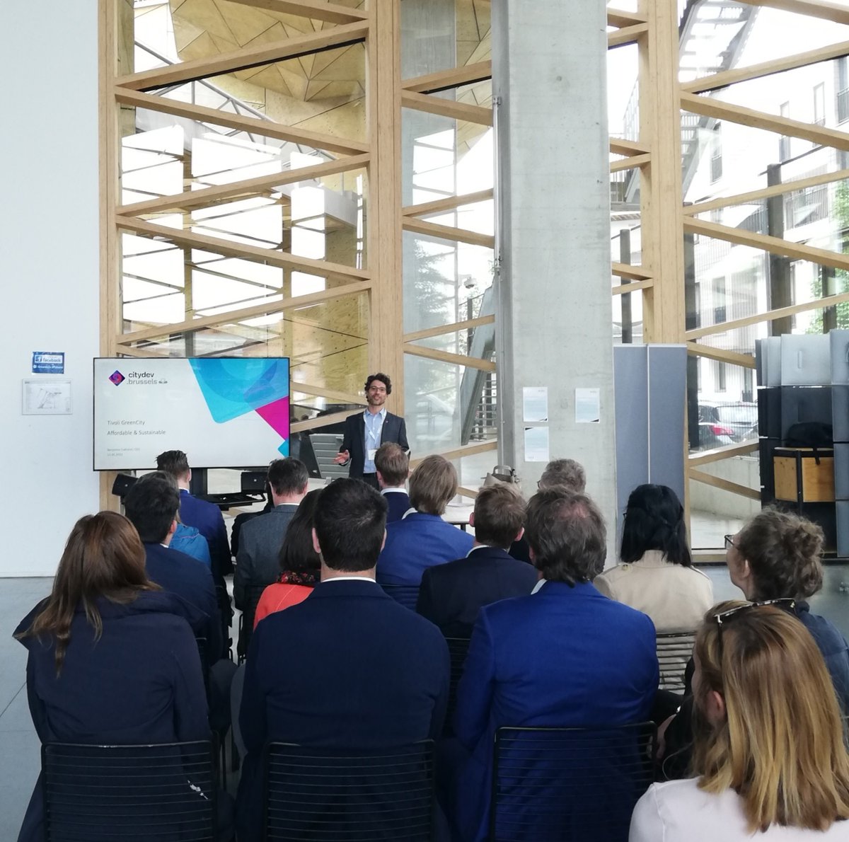 CityDevBrussels's tweet photo. Met groot genoegen ontvingen we @ULIEurope voor #EuropeConference. De deelnemers ontdekten de Tivoli GreenCity-wijk, die pioniert qua klimaatneutraliteit.
#Brussels #RealEstate #Europe #CarbonNeutral #Sustainable https://t.co/mqoHAcVsBU