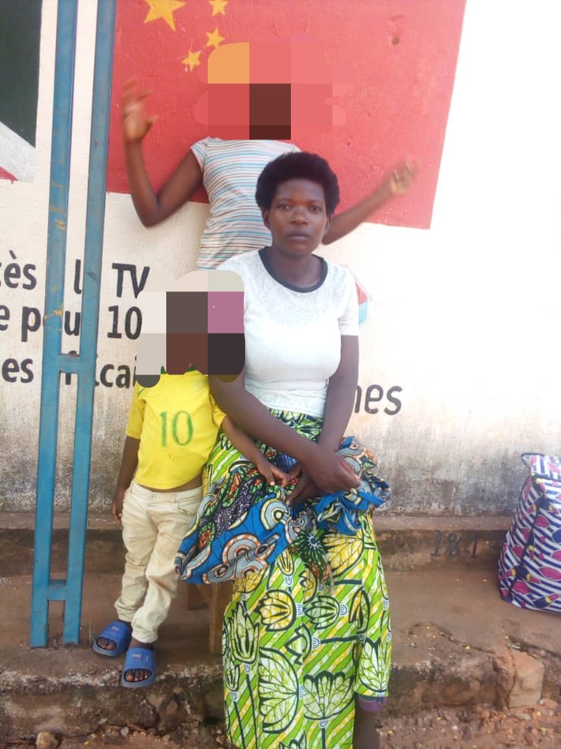 MagazineJimbere's tweet photo. 🤦🏾♂️ Une #babysitter dans un ménage de @Gitega a été arrêtée ce 13/05/2022 à #Kabonga de #NyanzaLac (@makambaProvince) alors qu'elle tentait de franchir la frontière vers la #Tanzania avec 2 #enfants. Les enquêtes sont en cours https://t.co/osLTFVA8ZF
#Burundi #ChildRights https://t.co/FO9LCk4Nvh