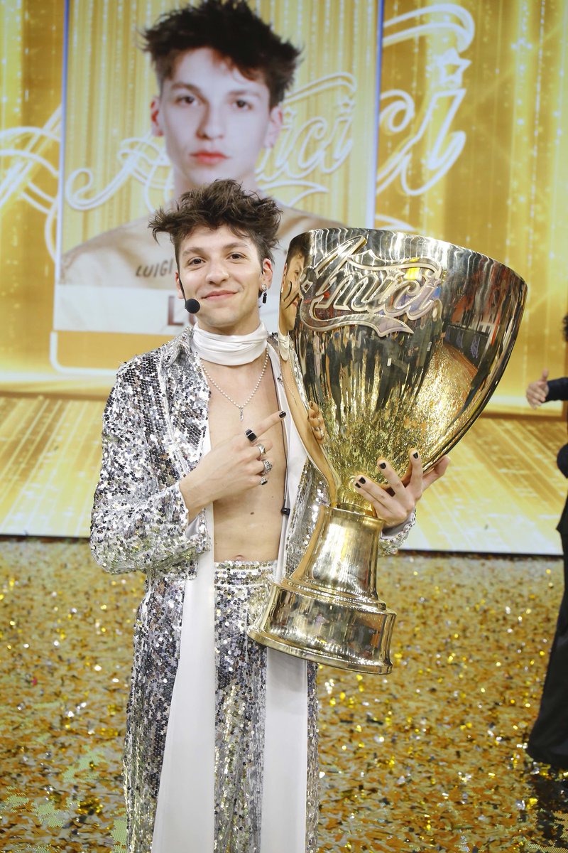 MusicTvOfficial's tweet photo. Il cantante e polistrumentista #LuigiStrangis è il vincitore assoluto di #Amici21
📸 Ufficio Stampa https://t.co/Nw5eg4m5aB
