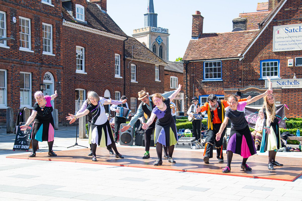 asangeek's tweet photo. Baldock Day of Dance 2022 with Baldock Midnight Morris, @hemlock_morris , @RedCuthbert , Tappalachian, @StandonMorris , Manor Mill Morris and Golden Hare Morris.

https://t.co/5WioKP5kZG https://t.co/NwvvIY16gD
