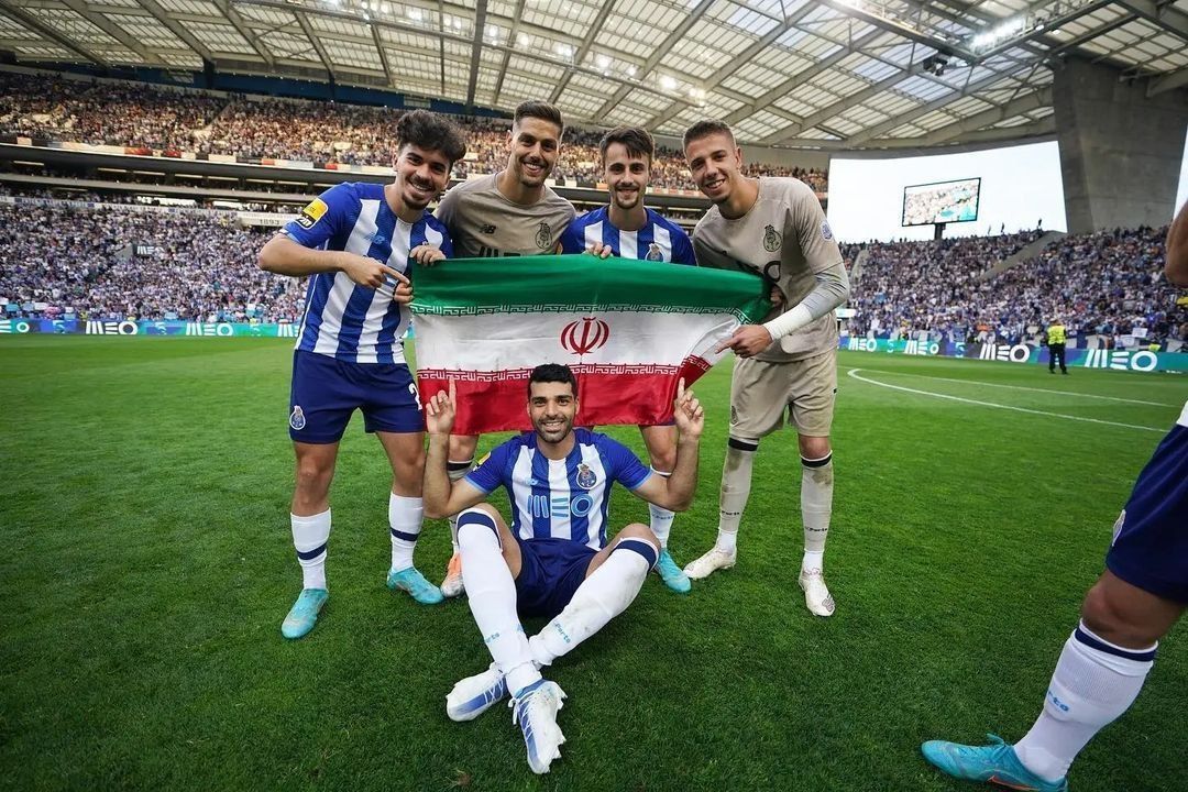 Yazdstar's tweet photo. امروز بادیدن عکسای تو با پرچم ایران اونم تو کشور پرتغال ی غرور عجیبی بهم داد اونم از نوع غرور ملی...
 دمت گرم مهدی جان...

@MehdiTaremi9 https://t.co/dWiIxdYDsA