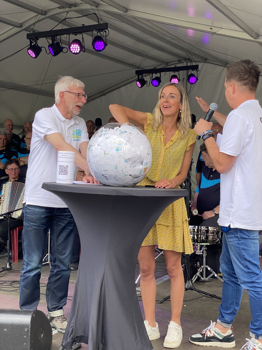 De24uur's tweet photo. Heb jij al gekeken of je prijs hebt?
De uitslag van de loterij staat nu online!
https://t.co/6AbDBMcHmP https://t.co/BHz08Eo0us
