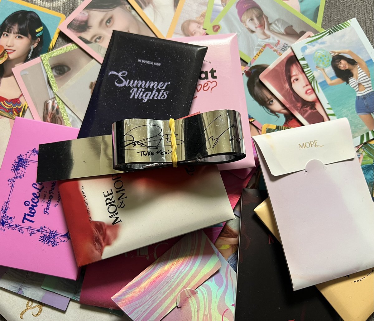 sanachanlife's tweet photo. ワルツの銀テ結構取れたので、ソンムルします😃
色々条件つけるのめんどくさいので、とりあえず2枚目の画像参照してください！
素敵なONCEの方に行き渡れば幸いです🥺

#TWICE #TWICEソンムル #TWICE_4TH_WORLD_TOUR 
#TWICEグッズ https://t.co/yfPoWQut3s