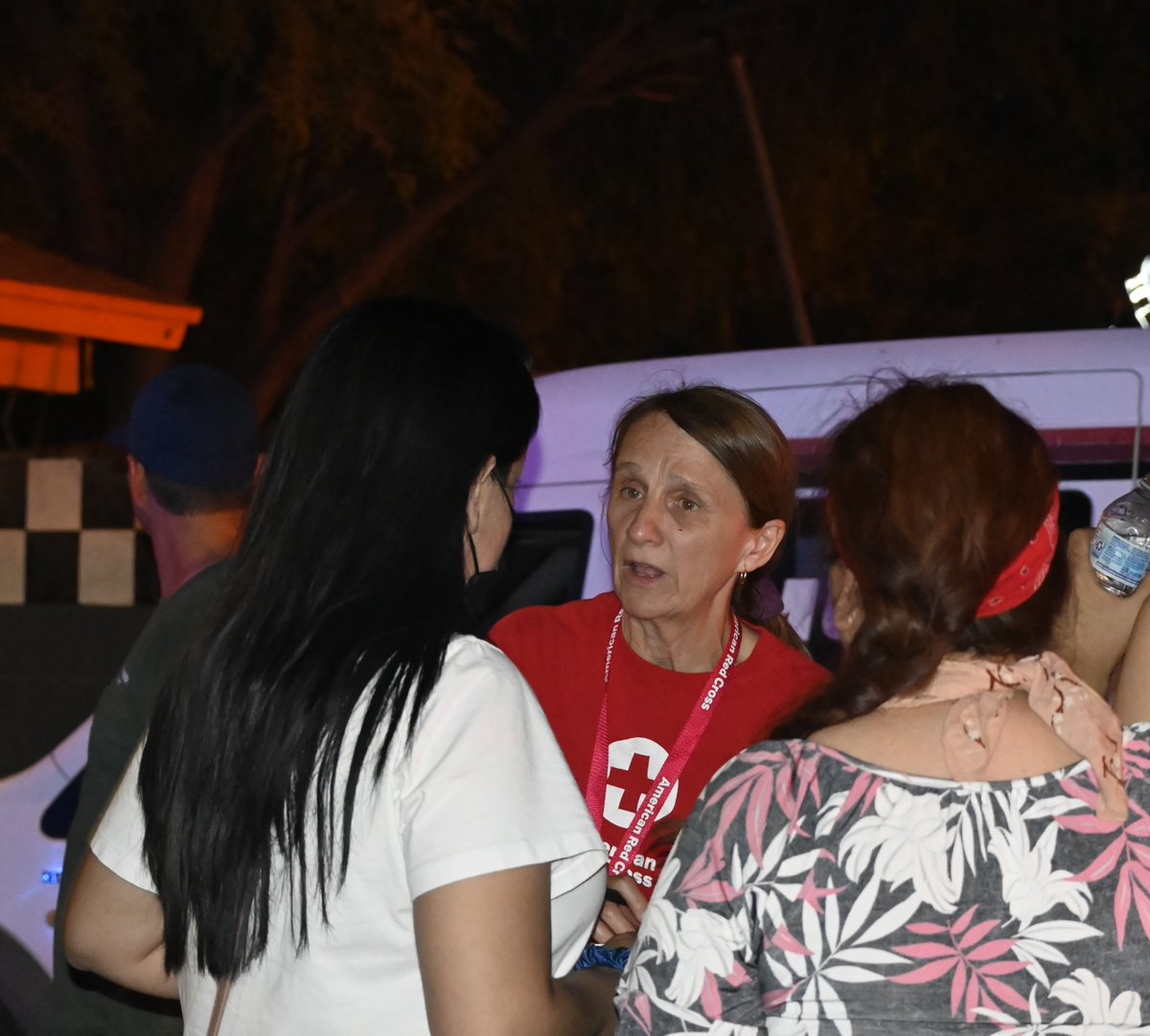 RedCrossAZ's tweet photo. We assisted two families displaced from an apartment fire near 27th Ave., and Missouri in Phoenix. Check your smoke alarm today, make an escape plan and practice it with each member of your family so that you can get out of in under 2 minutes. #Endhomefires #Soundthe alarm https://t.co/Q00f6O5Yl0