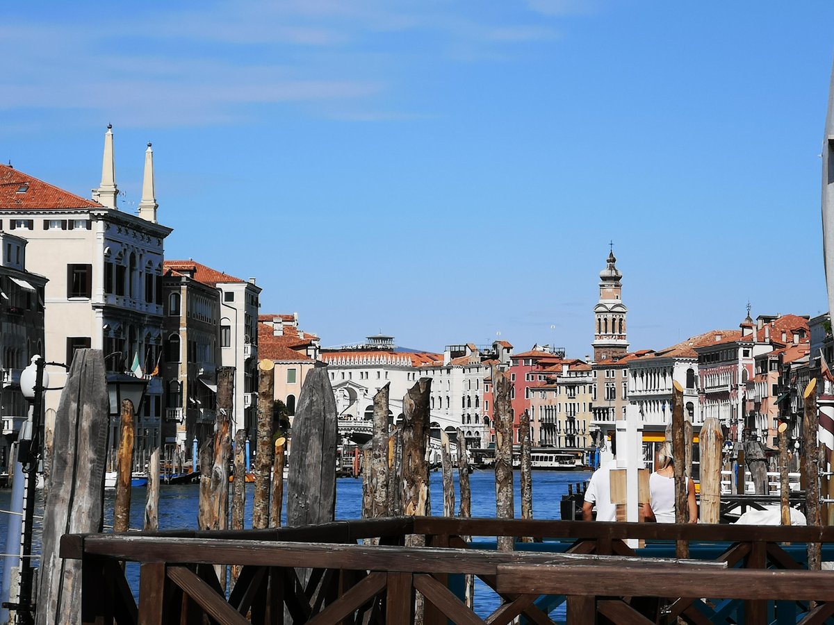 Eredijovon's tweet photo. Good Monday morning everyone, have a great week from everyone here at #ErediJovon in #Venice!
#madeinitaly #jewelleryshop #onlinestore #gioielleria #negozioonline #italianjewellery #discovervenice #hisotricshop #gioielliitaliani #veneziadascoprire #negoziostorico https://t.co/QIRbLaFPGo
