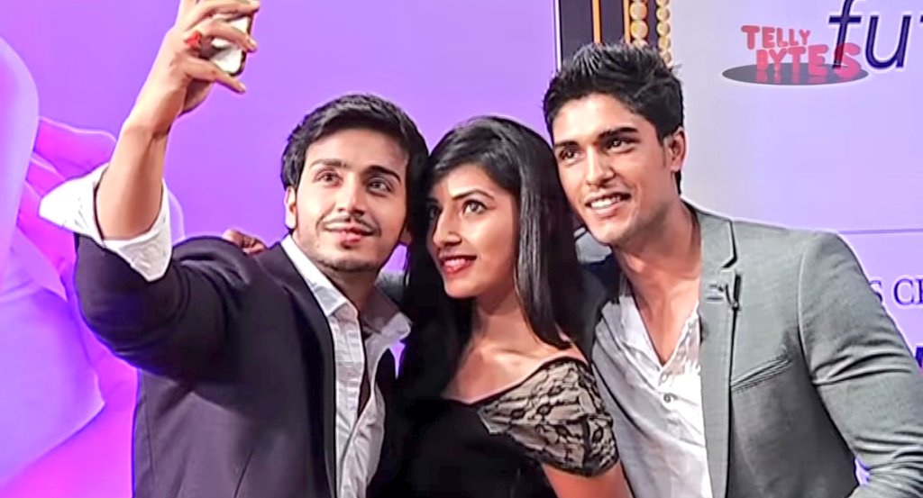 itsmeshwetaa_22's tweet photo. Specially i m missing this
Golden Trio a lot 🥺❤
@8paramsingh
@6ankitgupta
@HarshitaGaur12
#ParshAnki #Parshkit #Parsh #Harshkit #Saddefriends #Saddahaq #AnkitGupta #ParamSingh #HarshitaGaur https://t.co/vNdWv4n4XG