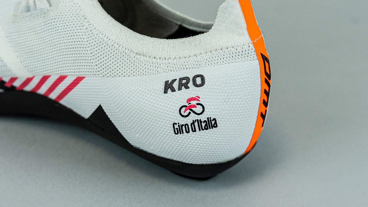 giroditalia's tweet photo. 👟DMT KR0 GIRO è la scarpa ufficiale del #Giro d’Italia. Leggera, veloce e confortevole, KR0 rappresenta l’apice della performance. Una scarpa all’avanguardia estremamente leggera ➡️ https://t.co/PCNN6dDNMu
#All4cycling #readysteadyride #girostore
@all4cyclingcom @dmtcycling https://t.co/myXJpJod6Q