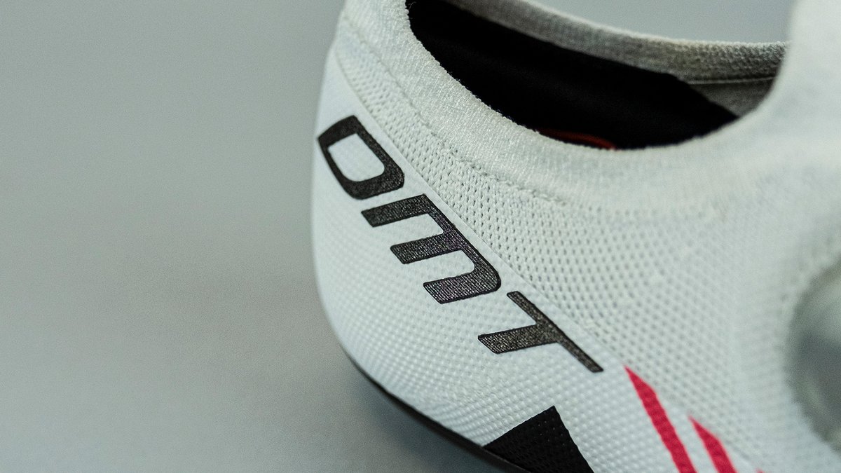 giroditalia's tweet photo. 👟DMT KR0 GIRO è la scarpa ufficiale del #Giro d’Italia. Leggera, veloce e confortevole, KR0 rappresenta l’apice della performance. Una scarpa all’avanguardia estremamente leggera ➡️ https://t.co/PCNN6dDNMu
#All4cycling #readysteadyride #girostore
@all4cyclingcom @dmtcycling https://t.co/myXJpJod6Q