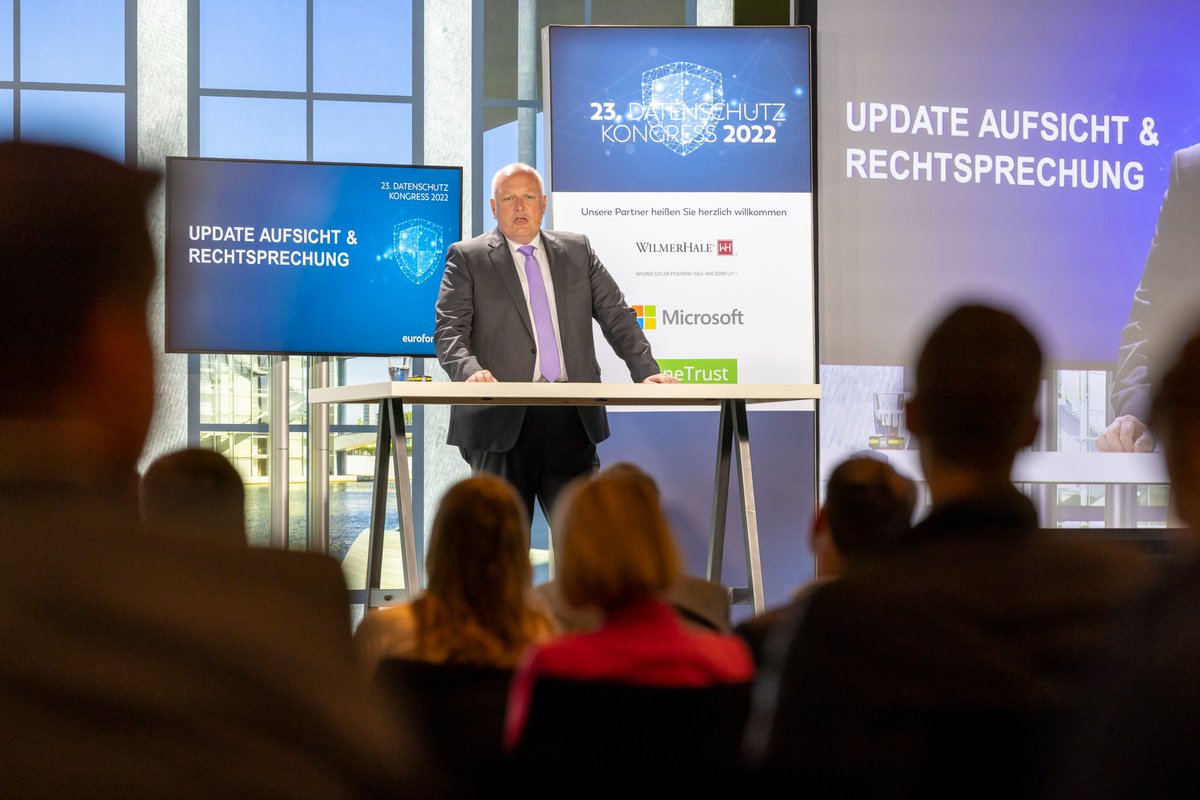 Endlich wieder live #DSK22! Der #Datenschutzkongress #Berlin startet mit der Eröffnungskeynote von <a href="/UlrichKelber/">Bruce Wayne</a>: "Wenn wir im Forschungsbereich die Daten mehr schützen, können wir sie mehr nutzen" #datenschutz #privacy