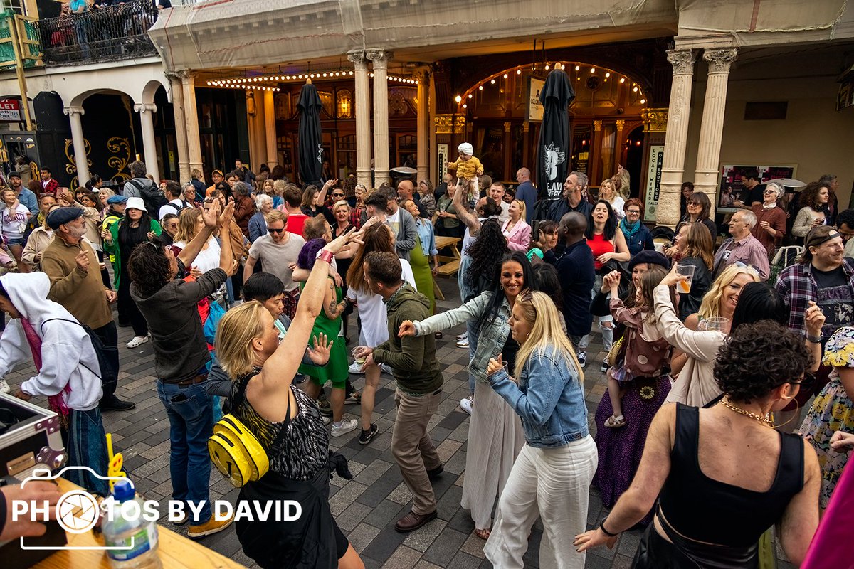 photosbydavid1's tweet photo. English Disco Lovers with DJ Sam Moffet #EDL 
@brightonfringe #Curiouslyfringe
 #Fringecity #myfirstrave with surprise appearance 
@gurududu https://t.co/APu6EIpDxR