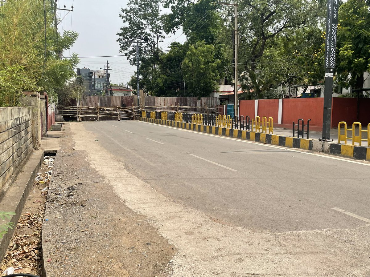 labdhichopda's tweet photo. Unreasonable encroachment due to @bhupeshbaghel CMChattisgarh orders on account of @SoniaGandhi_FC Visit
Nightmarish for civilians due to @INCIndia Supremo visit in Raipur.. Until when will we suffer due to this discrimination. #VIPculture #Congress #Raipur #civiliansindistress https://t.co/ShCGDUfPy4