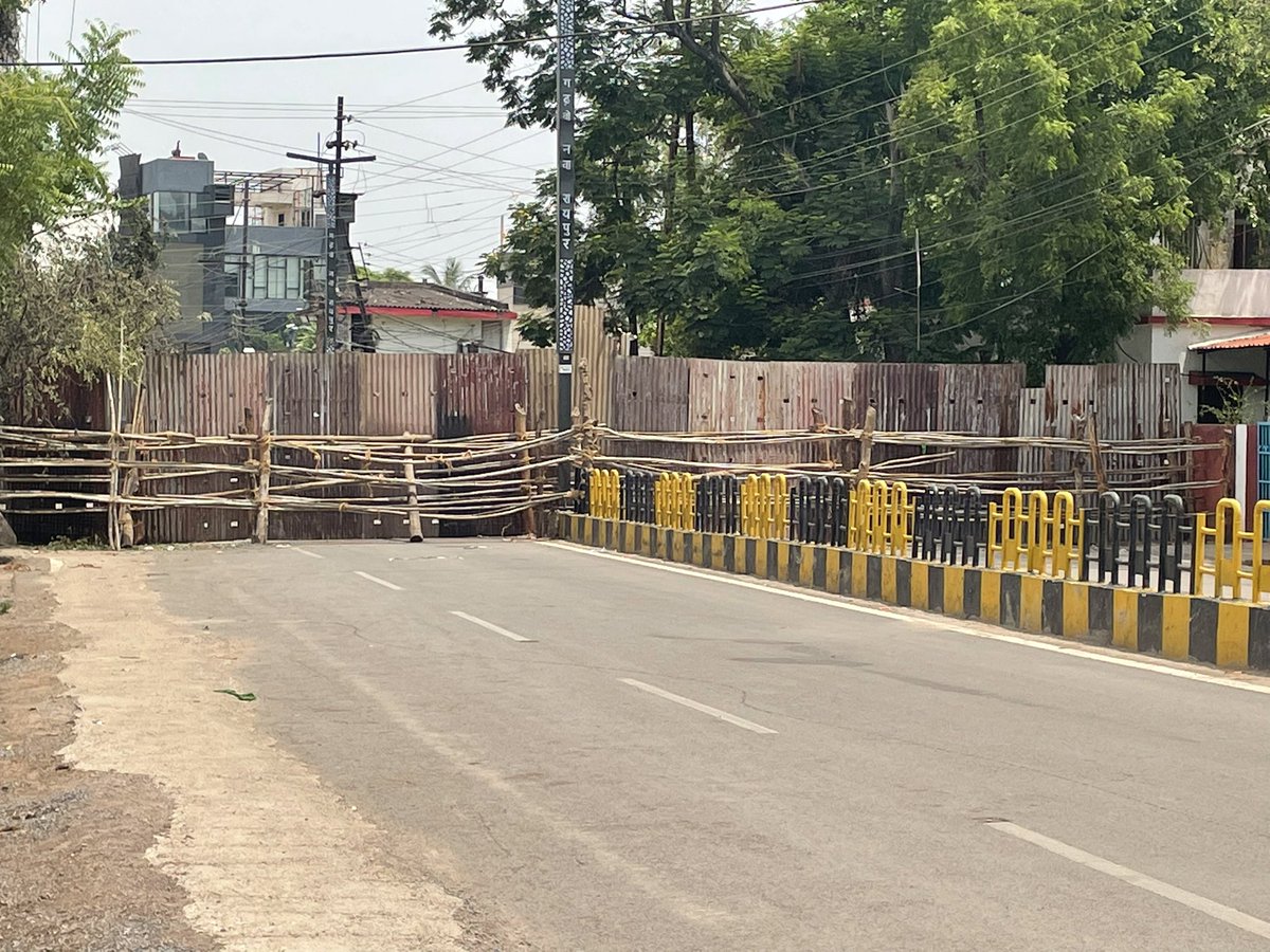 labdhichopda's tweet photo. Unreasonable encroachment due to @bhupeshbaghel CMChattisgarh orders on account of @SoniaGandhi_FC Visit
Nightmarish for civilians due to @INCIndia Supremo visit in Raipur.. Until when will we suffer due to this discrimination. #VIPculture #Congress #Raipur #civiliansindistress https://t.co/ShCGDUfPy4