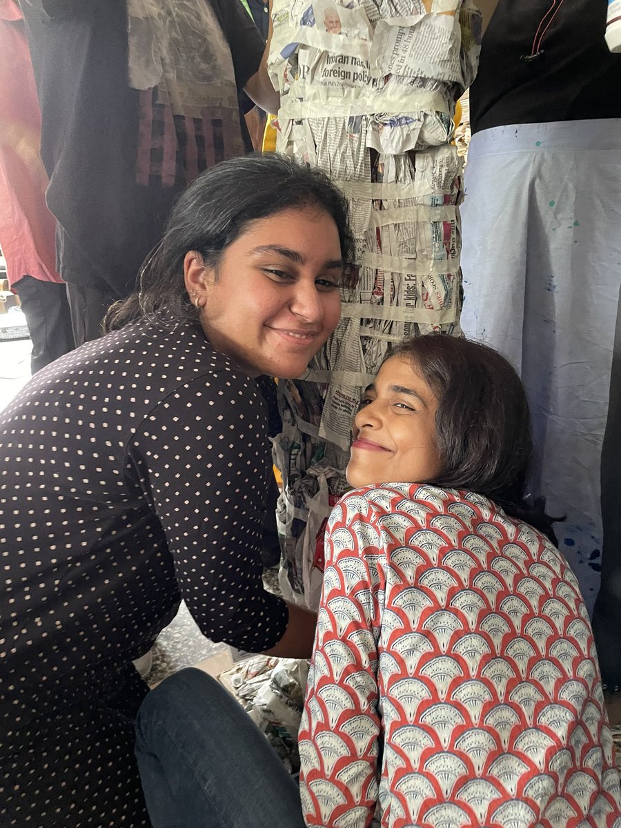 divyagjautam's tweet photo. @nikitarakhra @AnushkaPhadnis3 with modern abstract Chipko Movement. 

@LitFestMeta #litfestmeta https://t.co/eSRZOG68Qt