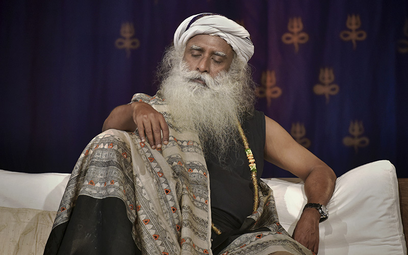 SadhguruJV's tweet image. Silence is a space beyond creation and Creator, beyond life and death. As you practice silence, slowly, you can become silence. #SadhguruQuotes