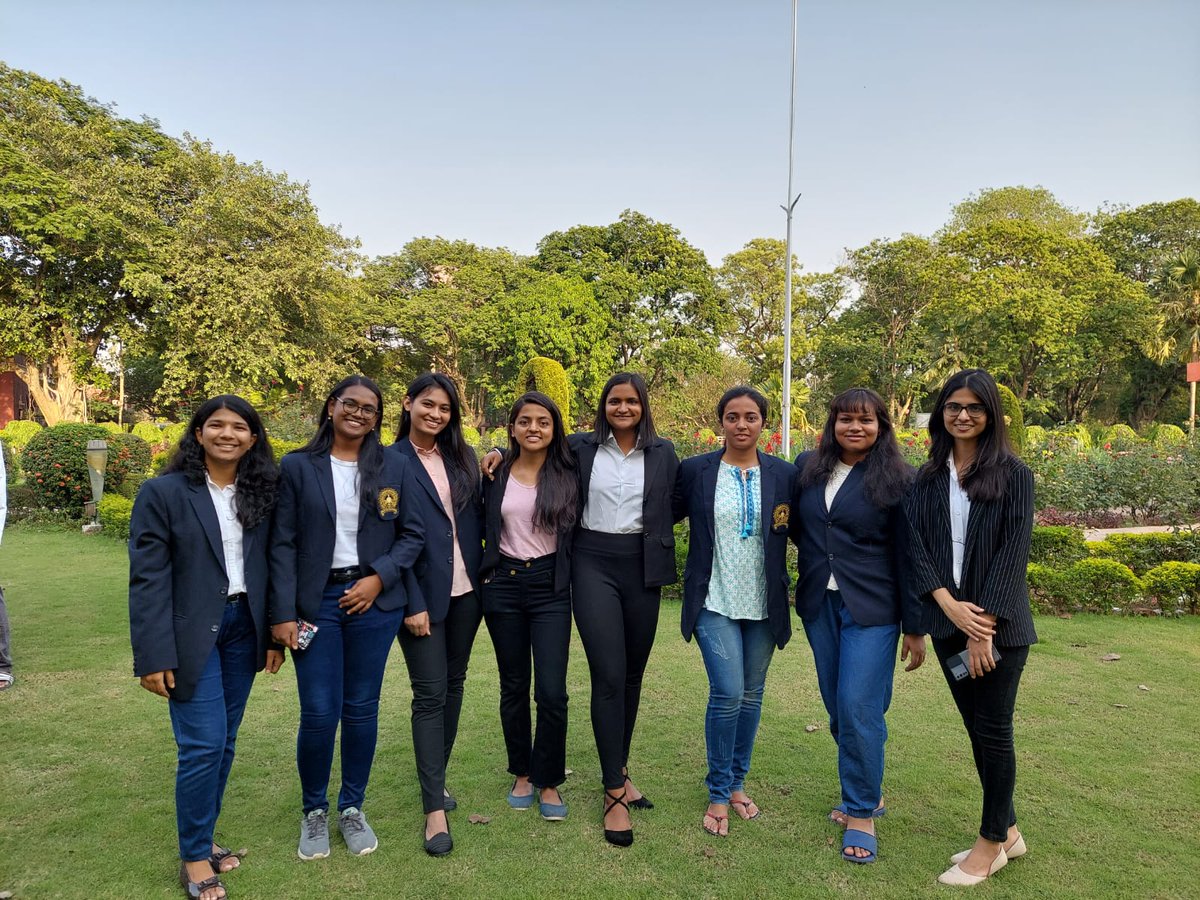 vidtan's tweet photo. Atulya IIT (ISM): Proud day for @IITISM_DHANBAD.  The first batch of nine B. Tech. girl students graduate from the Dept. of Mining Engineering.  All very well placed.

@EduMinOfIndia @iitismd https://t.co/lMWsCNdmHT