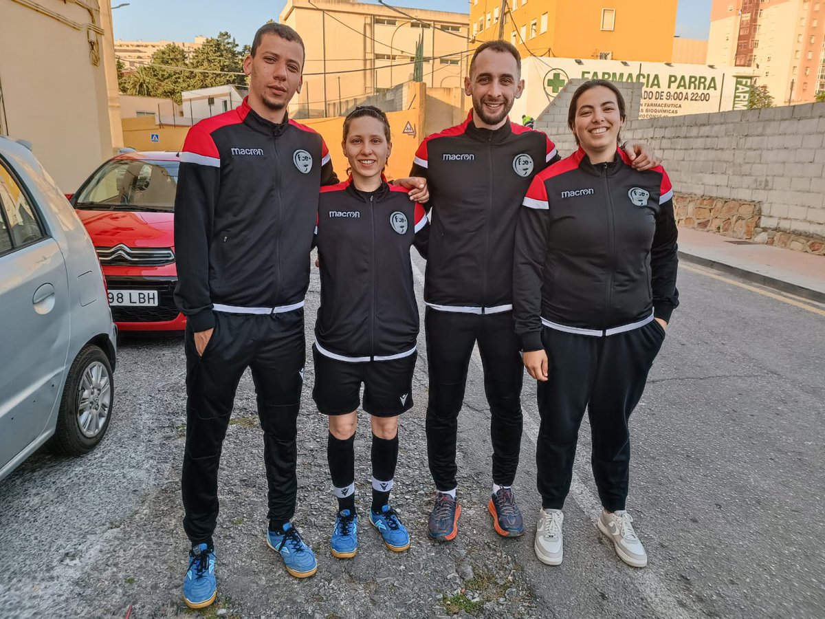 CTARFFCE's tweet photo. 🌞¡Soleado lunes para comenzar ▶️ la semana! 😁

Arbitraje es:

Deporte ✅
Pasión ✅
Ganas ✅

Y sobre todo... ¡COMPAÑERISMO! ✅

Nos encanta ver fotos de nuestros árbitros con una sonrisa 😍

⚫⚪
#CTAFFCE
#FFCE 
#JuntosPorElFutbolDeCeuta 
#CEUTA https://t.co/ktmvB5Y10N