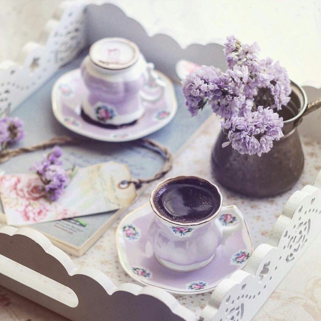 لو الصباحات تتحدث ...
لأخبرتهم أن الشمس من حنجرتك تشرق
وأن هذا النور والضياء وليد صوتك …
وأن الكلمات تعرج من بحته الى سماء السطور
وعبق القهوة الممزوج بعطر أنفاسك 
يرسم عالما من البهجة والسرور
أيقونة الصباح أنت ...

صباح الخير ☕️🤍🎼