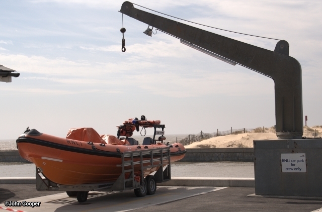 TheSuffolkMan's tweet photo. #RNLB @RNLI #Southwold #Lifeboat #River #Waveney #Suffolk https://t.co/P7GCwAdmDs