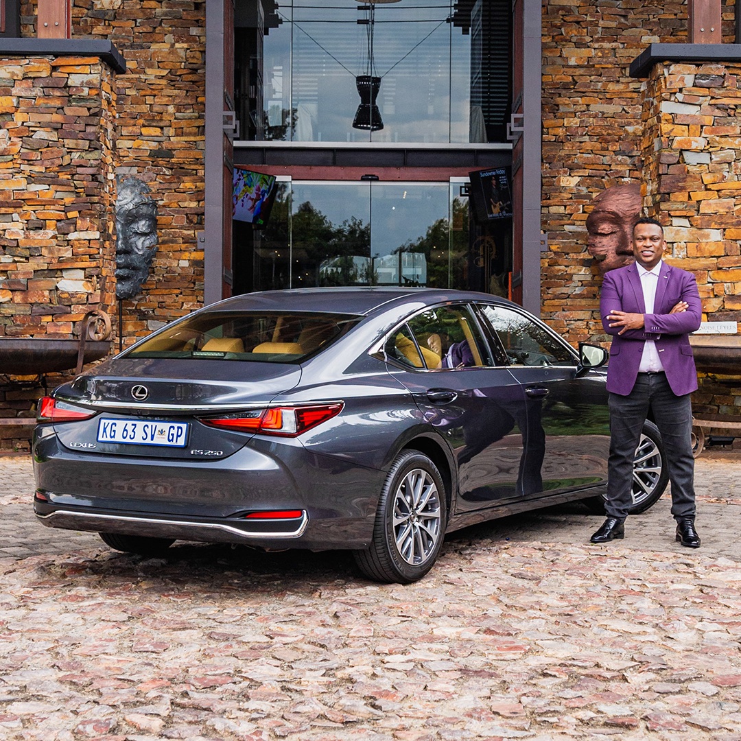 Our brand ambassador <a href="/robertmarawa/">robertmarawa</a> takes #ElevateYourEveryday to another level in the new #LexusES 250. Retweet if you’re ready to #ExperienceAmazing.