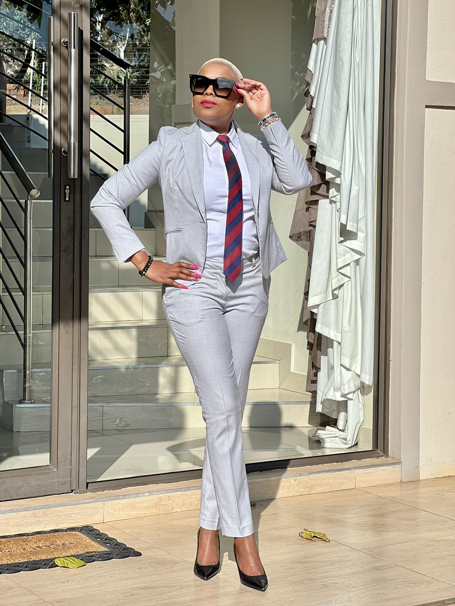 “She remembered who she was and the game changed” 👑Happy Monday,wishing you all a blessed and productive week ahead #mbokodo #womaninconstruction #womaninproperty #womaninbusiness