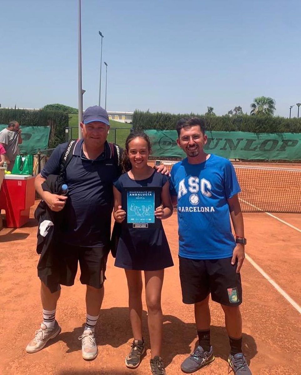 Nuestra alumna Jimena Martorell Moreno representará  a Andalucía y al C.T.Jaen , en el campeonato  de España alevin. Habiendo ganado el campeonato andaluz de dobles con la sevillana Ana Luque. Federación Andaluza de Tenis #fatenis . 
Jimena agradece a todos los que la acompañáis