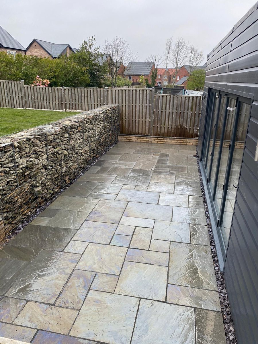 EstatesLmh's tweet photo. Thank you all for the kind words and positive reactions to our project we worked on! 

If you didn't know already, we specialise in block paving for driveways and our Indian stone patio work speaks for itself 😍

Drop us a message via here for quotes 

#groundworkers 
#Sheffield https://t.co/Auo55APQ7n