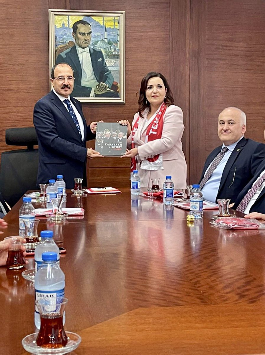 TC_BakuBE's tweet photo. Azerbaycan STK’lara Destek Ajansıyla işbirliği çerçevesinde 🇦🇿’da bulunan İçişleri Bakanlığımız Sivil Toplumla İlişkiler Genel Müdürlüğü heyeti Büyükelçimiz @cahitbagci’ya ziyarette bulunmuş; görüşmede sivil toplum alanında işbirliğinin geliştirilmesi ele alınmıştır. @TC_icisleri https://t.co/tFRQl5AsMA