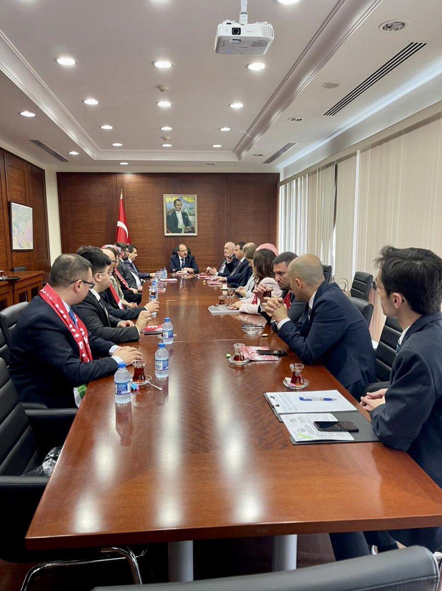 TC_BakuBE's tweet photo. Azerbaycan STK’lara Destek Ajansıyla işbirliği çerçevesinde 🇦🇿’da bulunan İçişleri Bakanlığımız Sivil Toplumla İlişkiler Genel Müdürlüğü heyeti Büyükelçimiz @cahitbagci’ya ziyarette bulunmuş; görüşmede sivil toplum alanında işbirliğinin geliştirilmesi ele alınmıştır. @TC_icisleri https://t.co/tFRQl5AsMA