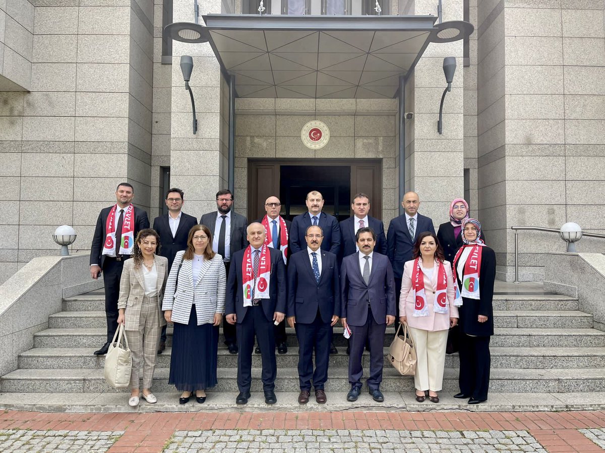 TC_BakuBE's tweet photo. Azerbaycan STK’lara Destek Ajansıyla işbirliği çerçevesinde 🇦🇿’da bulunan İçişleri Bakanlığımız Sivil Toplumla İlişkiler Genel Müdürlüğü heyeti Büyükelçimiz @cahitbagci’ya ziyarette bulunmuş; görüşmede sivil toplum alanında işbirliğinin geliştirilmesi ele alınmıştır. @TC_icisleri https://t.co/tFRQl5AsMA