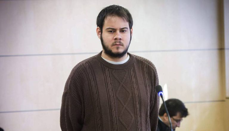 FonsiLoaiza's tweet photo. El ladrón de Juan Carlos I vuelve a España después de estar 2 años en una isla privada de Abu Dhabi. Fiscalía ha archivado sus casos de corrupción y le perdona los fraudes fiscales sin ser juzgado. Mientras, Pablo Hasel cumple 440 días en prisión por cantar contra la Casa Real. https://t.co/DQ8sf6GOA9