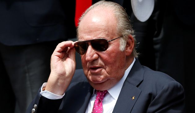 FonsiLoaiza's tweet photo. El ladrón de Juan Carlos I vuelve a España después de estar 2 años en una isla privada de Abu Dhabi. Fiscalía ha archivado sus casos de corrupción y le perdona los fraudes fiscales sin ser juzgado. Mientras, Pablo Hasel cumple 440 días en prisión por cantar contra la Casa Real. https://t.co/DQ8sf6GOA9