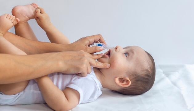 DKVSeguros's tweet photo. ¿Sabías que los bebés en sus primeros 6 meses de vida solo respiran por la nariz? ¿Por qué es importante hacerles lavados nasales?

Te lo explicamos 👶 https://t.co/Qk9K6luzH2

#PostQC #ActivistasDeLaSalud https://t.co/QQZ36izJgO