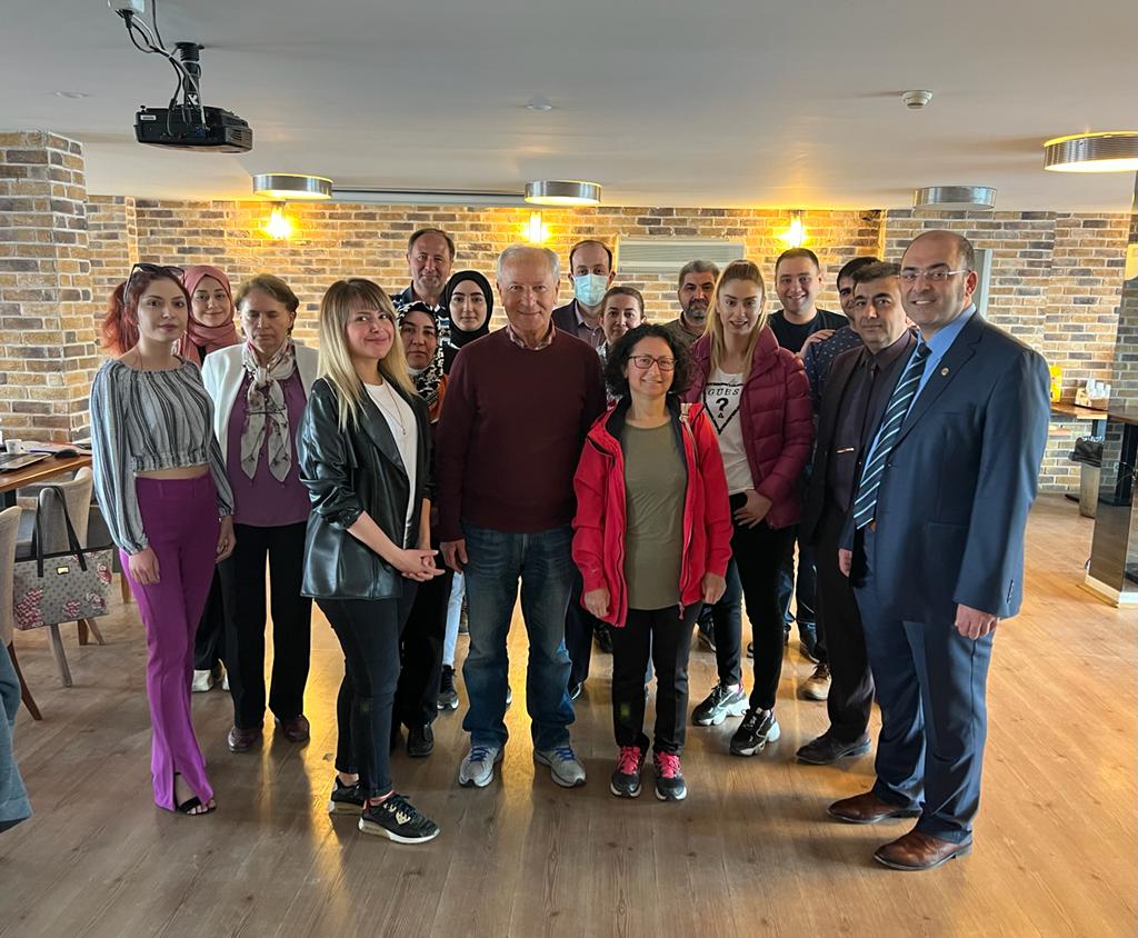 Ankara Barosu Avukatlık ve Staj Akademisi tarafından düzenlenen “UYAP Temel Eğitimi“, 14-15 Mayıs 2022 tarihlerinde gerçekleştirildi. Eğitime katılan meslektaşlarımıza sertifikaları, AVSA Başkanı Av. Damla Eröncel tarafından takdim edildi.