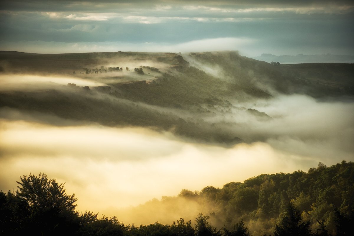 Curbar edge looking rather dramatic ;)