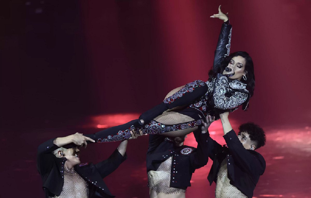 bokoboart's tweet photo. Y hoy, nosotros, pensando en #arte solo se nos viene a la cabeza esto...¡Vaya subidón todavía! ¡Así los lunes son menos lunes! :D

#NoSeConfundan #TakeAVideo #Slomo #Chanel #eurovision #eurovision2022 #bokobo #bokoboart #art https://t.co/DKVFlNFKVd