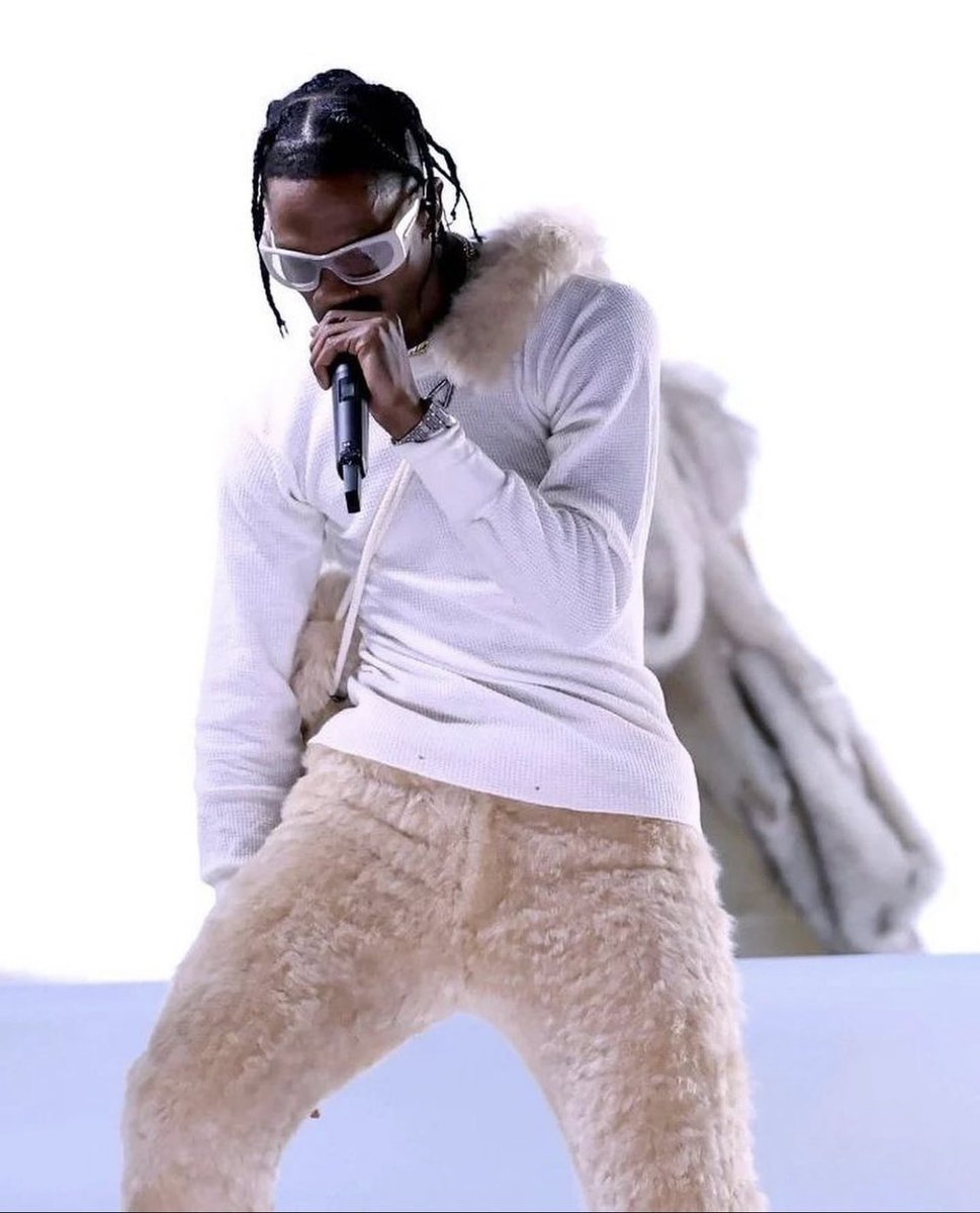 wrld_mag's tweet photo. 🚨 D’après Billboard, Travis Scott sortira son nouvel album cette année !

                          "UTOPIA" https://t.co/n4K444TUcs