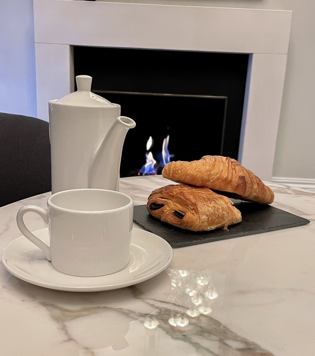 Monday mornings are made better with pastries. 🥐

#EcclestonSquareHotel #LondonHotel #mondaymorning