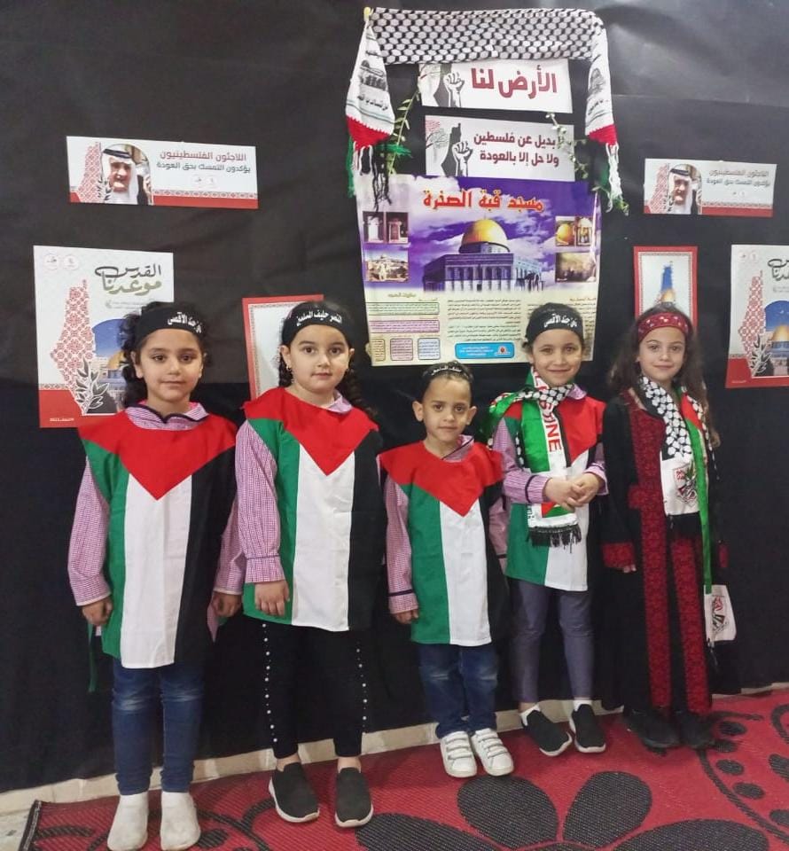 IntimaaPal's tweet photo. وتزينت المسيرة  برفع الأعلام والبالونات الفلسطينية، فيما رُسم العلم الفلسطيني على وجوه آخرين من الأطفال المشاركين في المسيرة. 
#فلسطين_تجمعنا_والعودة_موعدنا
#نكبة74
#القدس_موعدنا
#انتماء2022 https://t.co/Iq8XgZiFC3