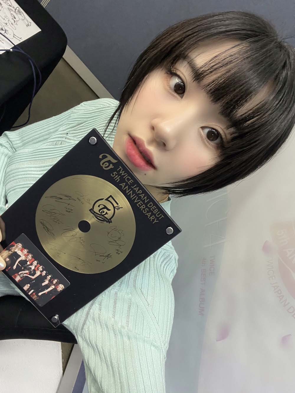 TWICE 5周年記念555名限定 ゴールドディスク風アクリルスタンド 【公式