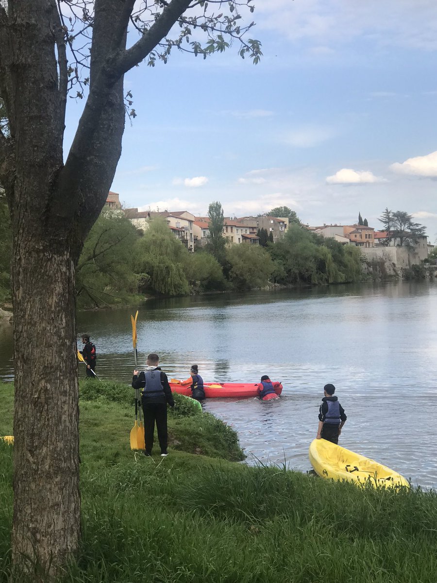 CSV_Clos's tweet photo. #OdysséeJeunes après deux ans d’attente, nos élèves ont enfin pu découvrir les volcans d’Auvergne. Cinq jours de découvertes magiques, de dépassement de soi et de rencontres humaines inoubliables ! @seinesaintdenis @FondationBNPP https://t.co/zJpyI1CPFt