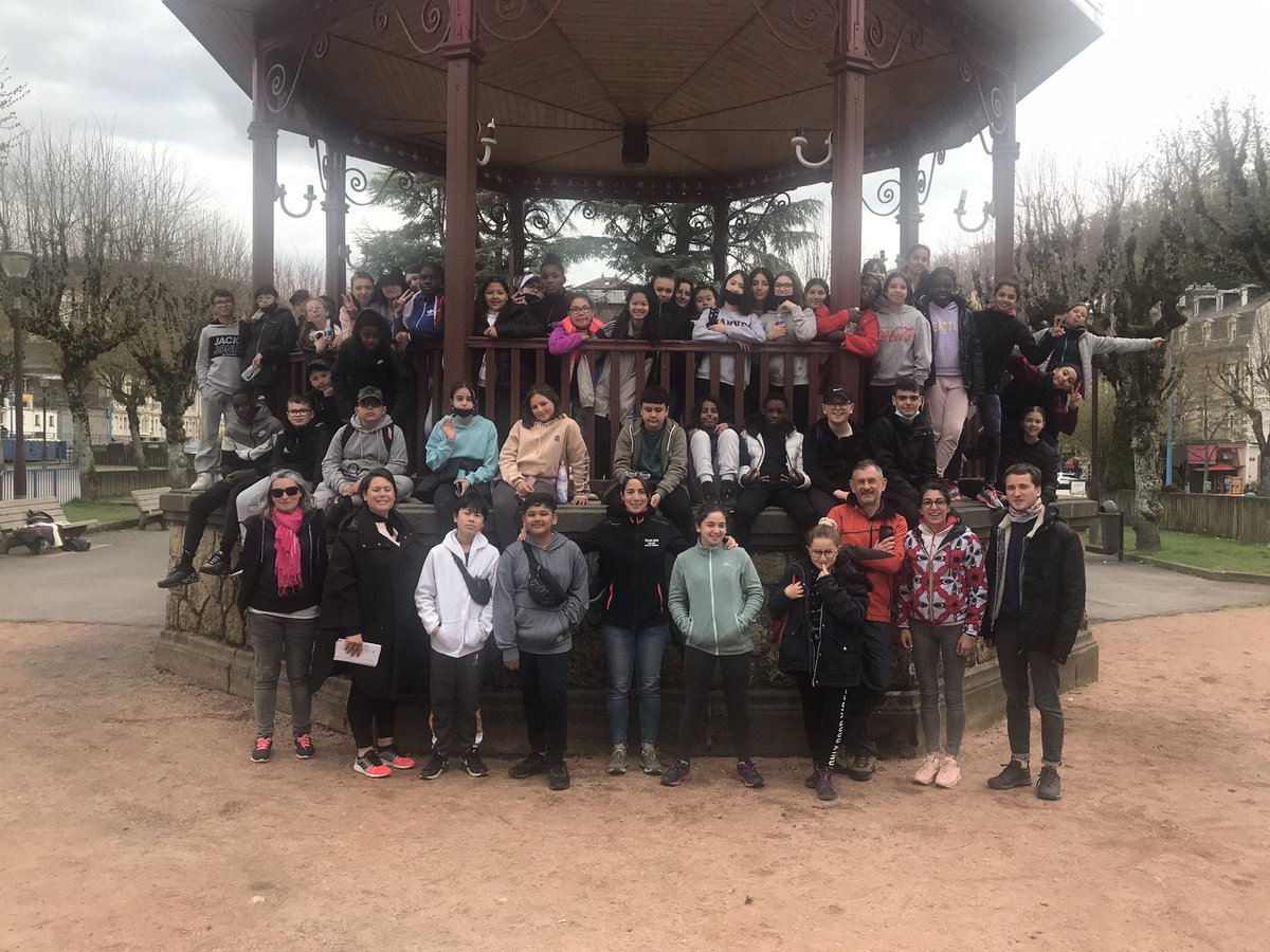 CSV_Clos's tweet photo. #OdysséeJeunes après deux ans d’attente, nos élèves ont enfin pu découvrir les volcans d’Auvergne. Cinq jours de découvertes magiques, de dépassement de soi et de rencontres humaines inoubliables ! @seinesaintdenis @FondationBNPP https://t.co/zJpyI1CPFt