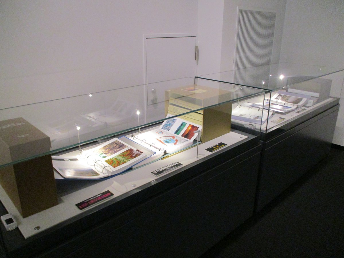 iwate_sekaiisan's tweet photo. 現在開催中の企画展 #平泉 #橋野 #御所野 岩手県内の3つの世界遺産は、5月29日(日)までの開催となります。世界遺産登録にあたりユネスコへ提出した「平泉」と「北海道・北東北の縄文遺跡群」の推薦書も展示していますので、ぜひご来館ください。
#世界遺産 https://t.co/duKkUe8IXi