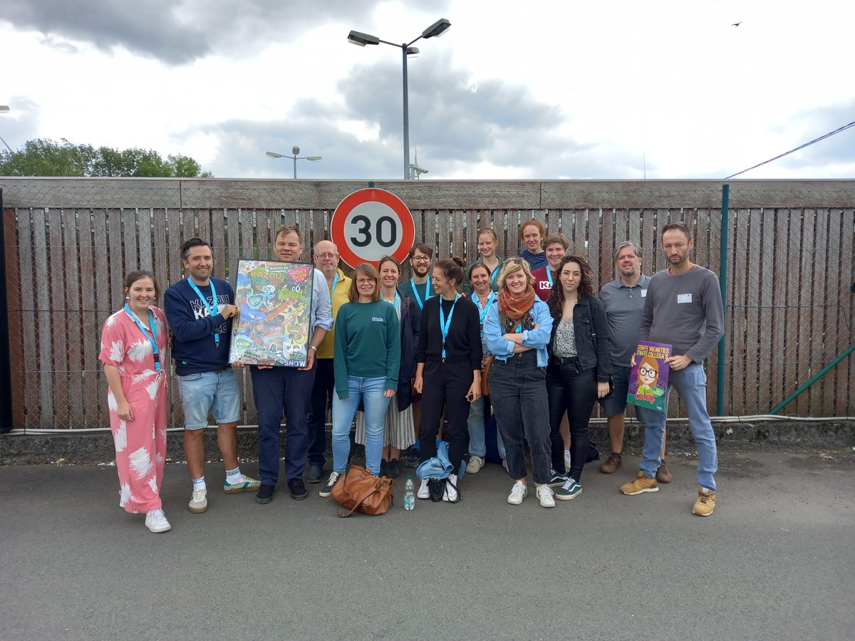 SymetaHybrid_Be's tweet photo. Vrijdag 13 mei kwamen @SeppeVP  en zijn nationale collega’s van @kazouvzw  op bedrijfsbezoek bij Symeta Hybrid. Mooie start van hun groepsdynamische dag en de ideale gelegenheid om de 10-jarige samenwerking in de verf de zetten 🎉👏 #teamwork #decennium https://t.co/7HmDQtXcpf