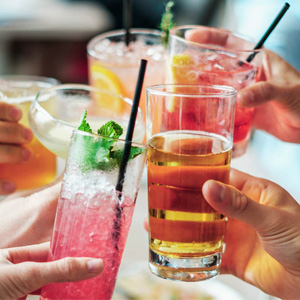 Gastro on kohta täällä! Kolme tärppiä keskiviikolle 18.5. GastroHelsinki-lavalta:
🔪 11.30 <a href="/peterfredman/">Peter Fredman</a> Fredman -konsernista: Ruoka- ja ravintola-alan uusi aika
🍽️ 14.00 Yrittäjyyttä Kehä kolmosen ulkopuolella -paneelikeskustelu
🏆 15.30 Suomen 50 parasta ravintolaa -julkistus